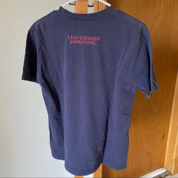 2/$30 || Vintage Levi Strauss Signature Tee - Picture 6 of 6